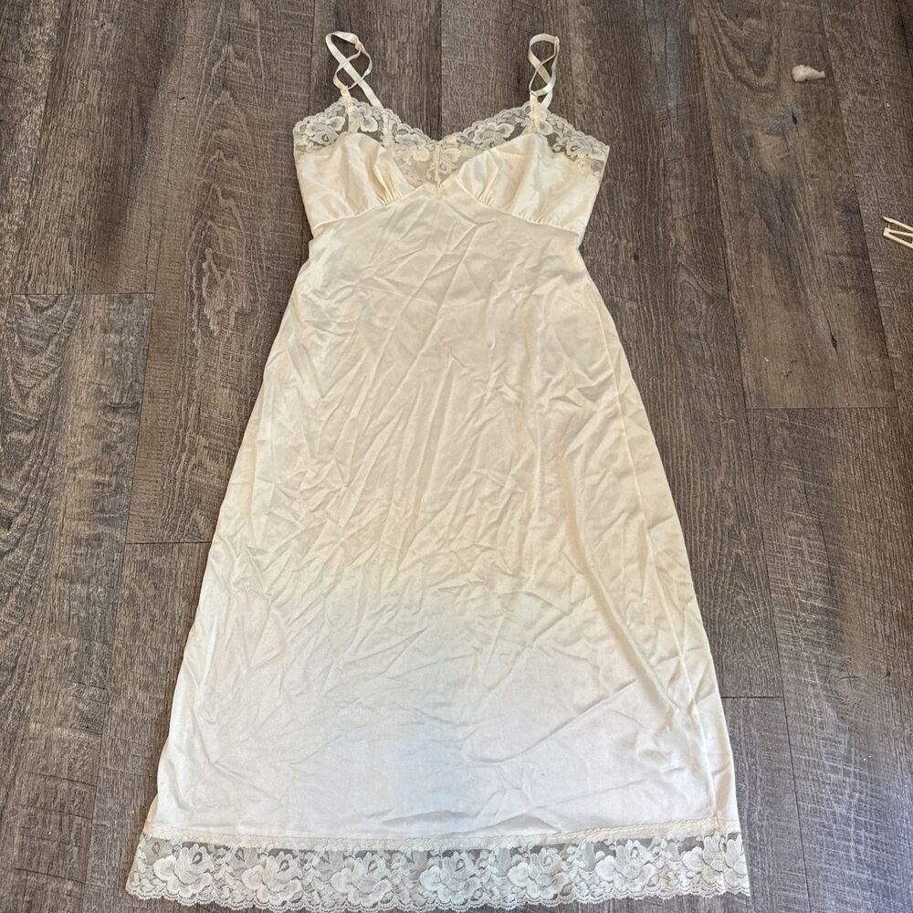 Vintage 60s Full Slip Lingerie With Lace Details